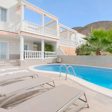 Townhouse With Private Pool!