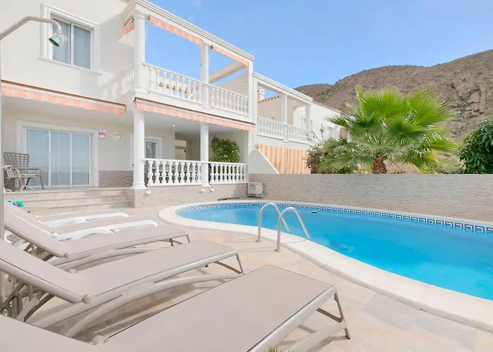 Townhouse With Private Pool!