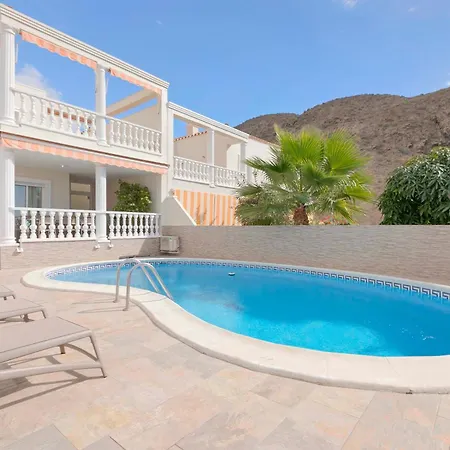 Townhouse With Private Pool!