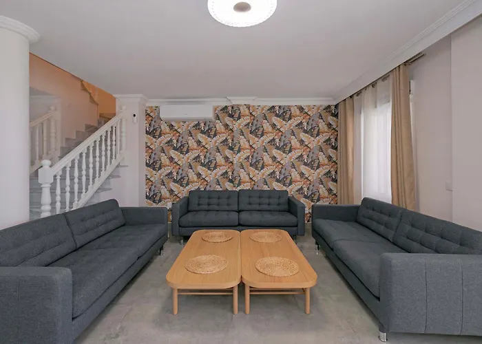 Townhouse With Private Pool! *