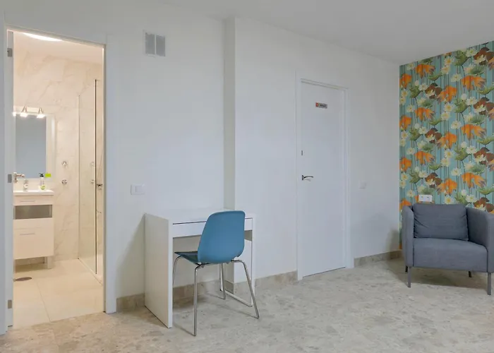 Townhouse With Private Pool! *