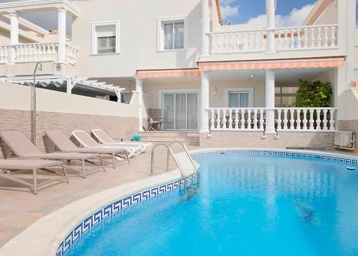 Townhouse With Private Pool! *