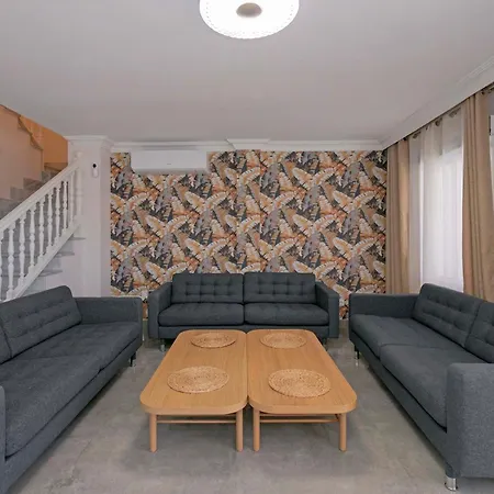 Townhouse With Private Pool! *