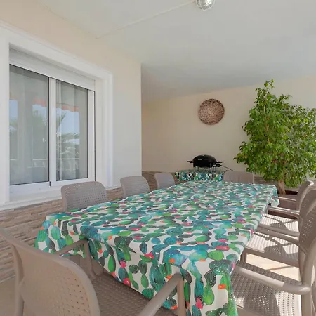 Townhouse With Private Pool!