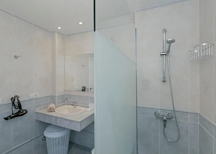 Townhouse With Private Pool! * أرونا