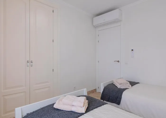 Townhouse With Private Pool! * أرونا